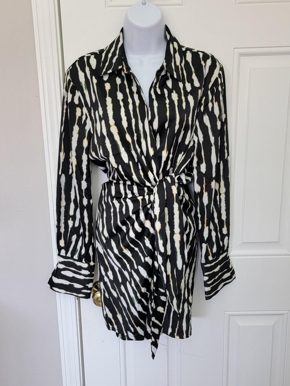 House Of Harlow 1960 X Revolve Satin Wrap Dress Long Sleeve Black White Medium - Picture 2 of 12